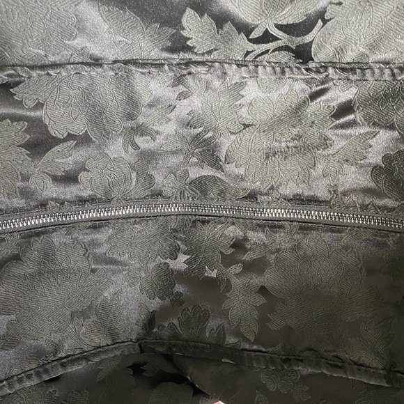 Steve Madden Black Floral Zip Top Weekend Bag - Picture 4 of 8